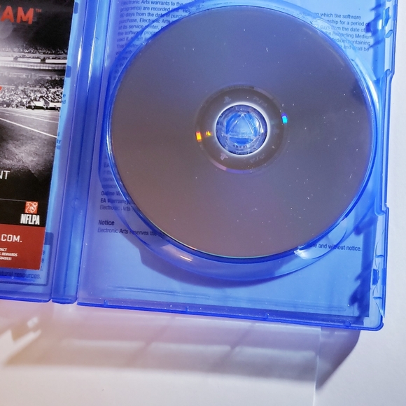 Madden 17 EA Sports NFL Game. PS4 - Picture 13 of 16